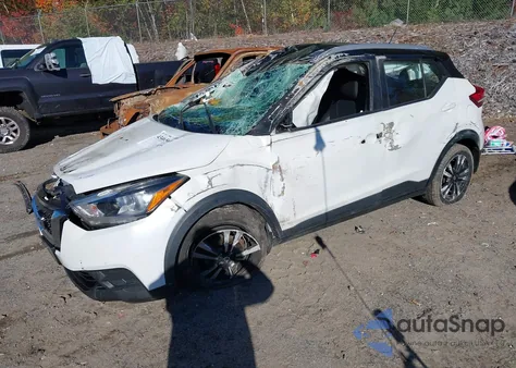 2020 Nissan Kicks Sv Xtronic Cvt z USA, uszkodzony, nr VIN 3N1CP5CV3LL536626